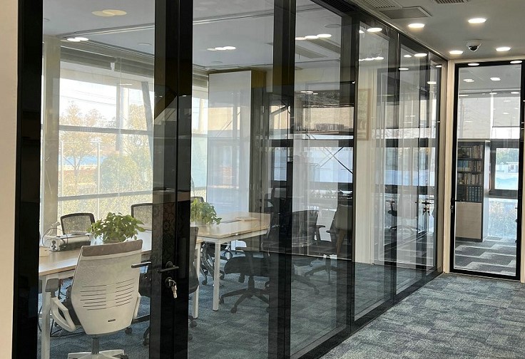 隐框移动隔断展示你的灵活运用空间